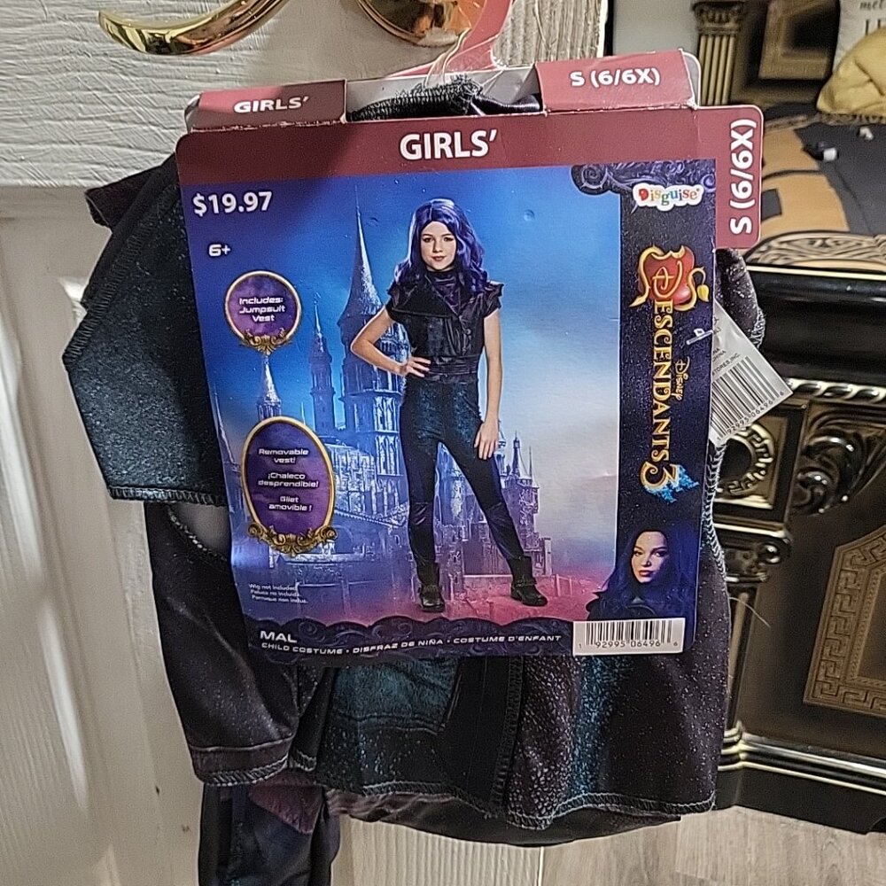Costumes - Picture 6 of 9
